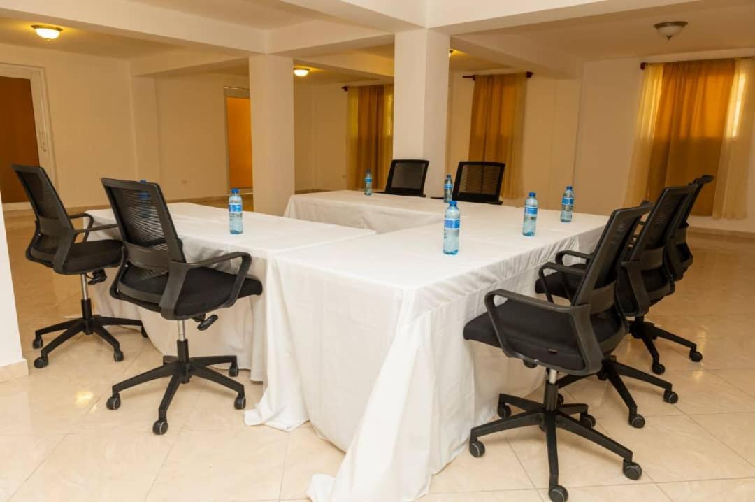 Vivy Hill'S Hotel Port-au-Prince Buitenkant foto