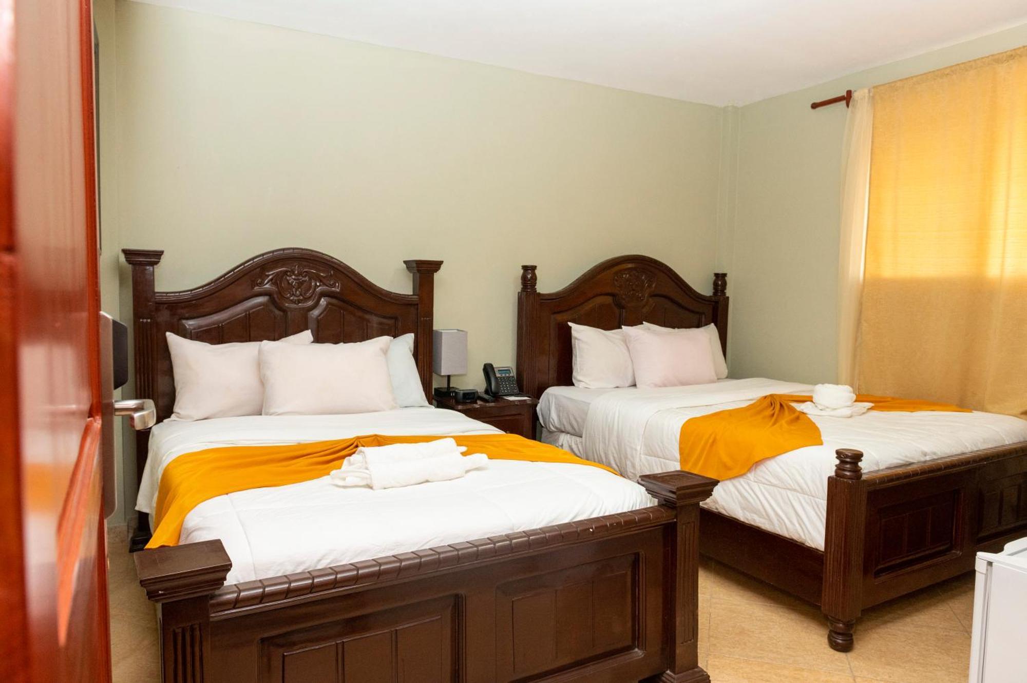Vivy Hill'S Hotel Port-au-Prince Buitenkant foto