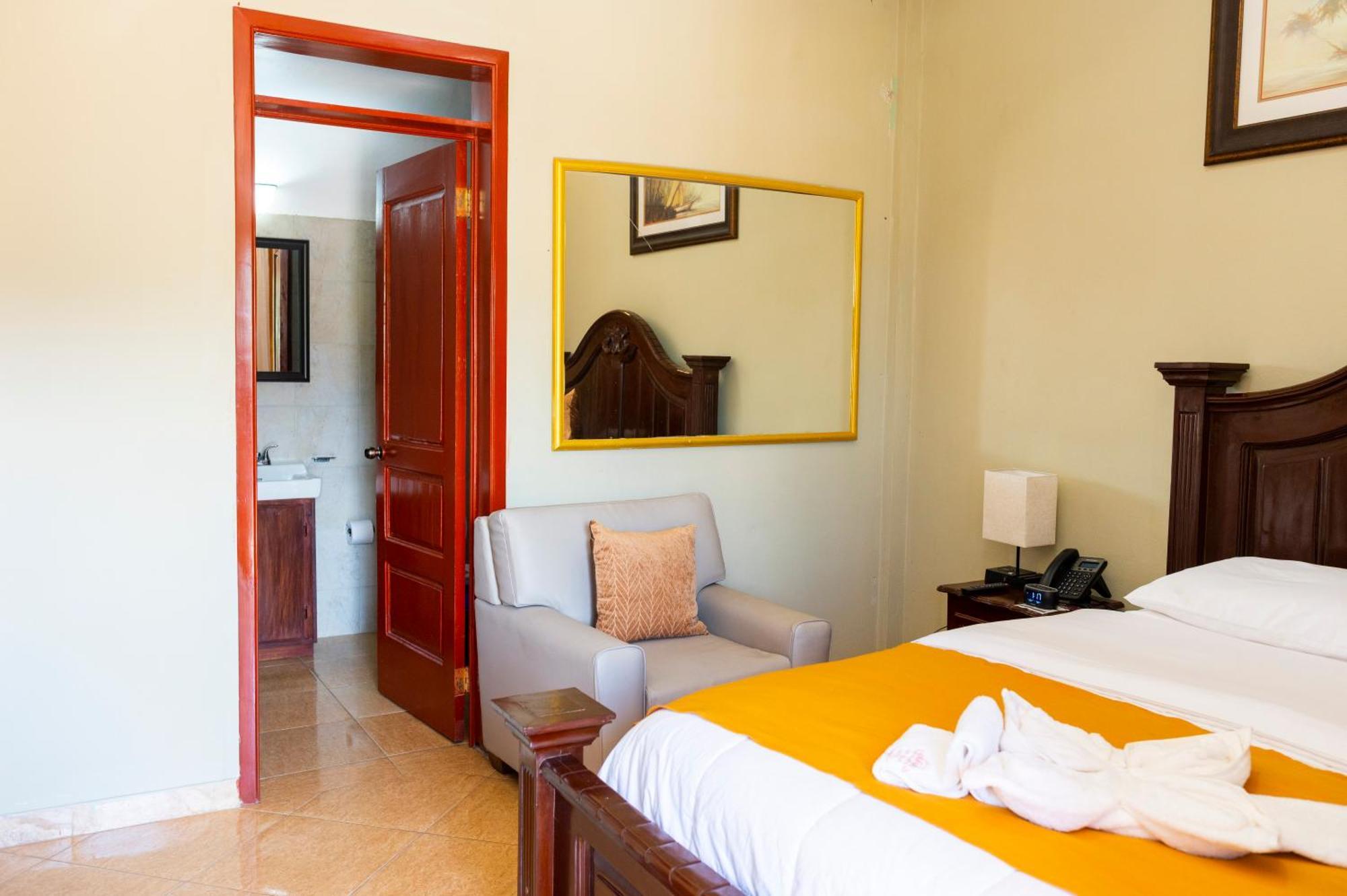 Vivy Hill'S Hotel Port-au-Prince Buitenkant foto